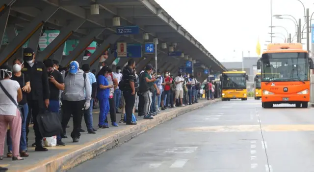 Los chóferes amenazan con incrementar el doble los pasajes. Los chóferes amenazan con incrementar el doble los pasajes.