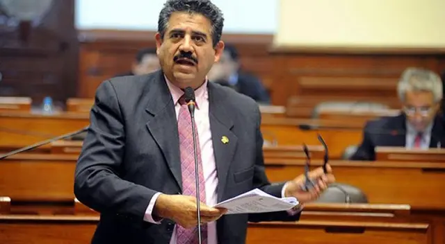 La hermana del legislador habría recibido 63 mil soles del Estado.