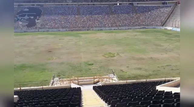 La cancha del Monumental se encuentra en abandono.
