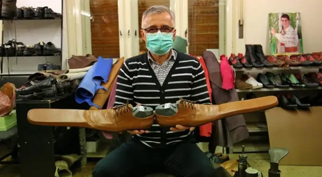 Los zapatos de Rumanía cuero son talla 75. Los zapatos de Rumanía cuero son talla 75.