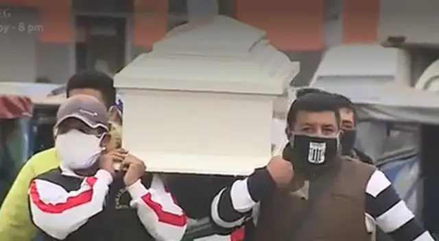 Pasean ataúd por las calles pese al estado de emergencia por coronavirus.