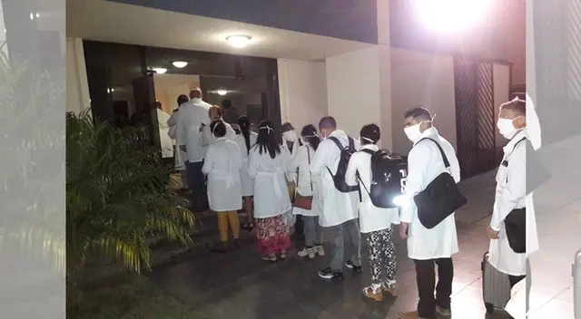 Llegaron médicos cubanos al Perú. Llegaron médicos cubanos al Perú.