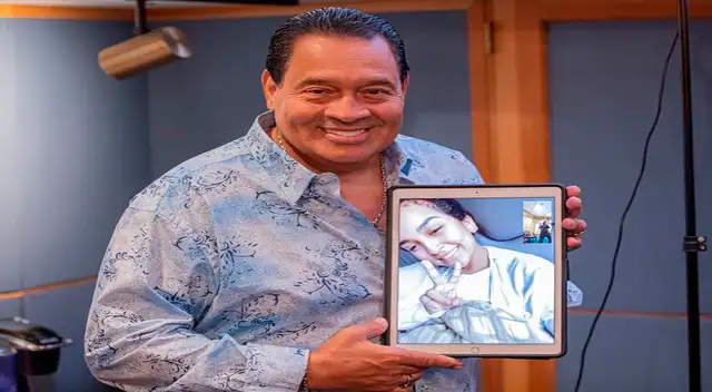 Dos personajes que se quieren mucho.