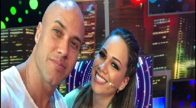 Melissa Klug junto a modelo español.