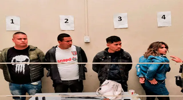 Fueron descubiertos cuando tenían a secretaria y profesora en el piso.