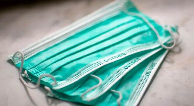 El director de la OMS informa que las mascarillas por si solas no protegen del coronavirus.