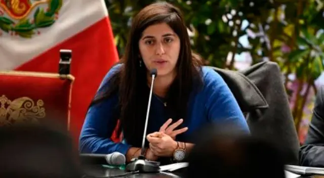 Joven causa furor por su gran parecido a la Ministra de economía