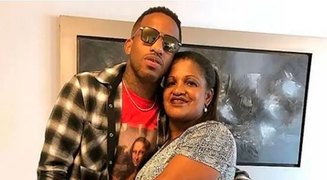 Farfán y su mamá Doña Charo. Farfán y su mamá Doña Charo.