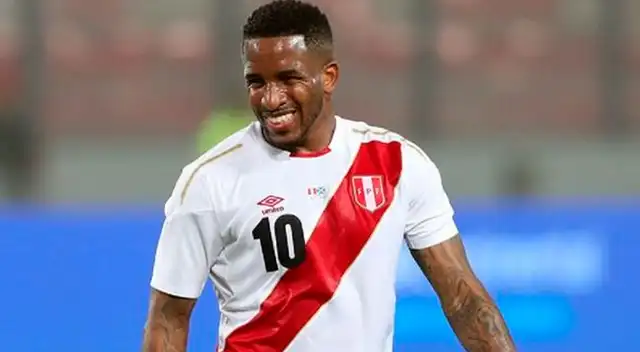 Jefferson Farfán fue engañado por un fajo de dinero. Jefferson Farfán fue engañado por un fajo de dinero.