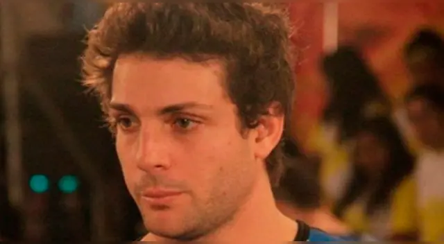 Nicola Porcella se pone más reflexivo que nunca.