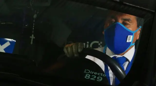 Los conductores sólo podrán llevar a dos personas dentro de sus vehículos.