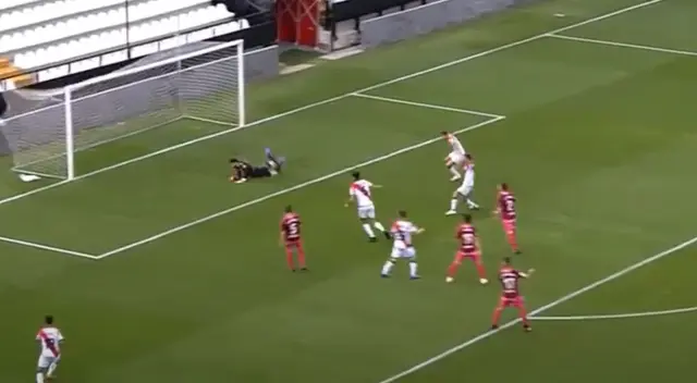 Luis Advíncula marcó el primer gol en España tras reanudarse el fútbol.