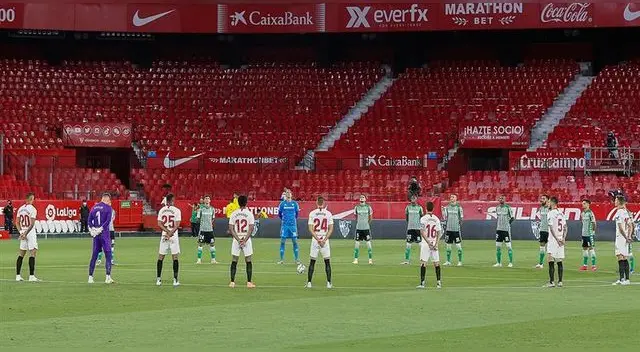 El minuto de silencio por los miles de muertos del Covid-19 en España.