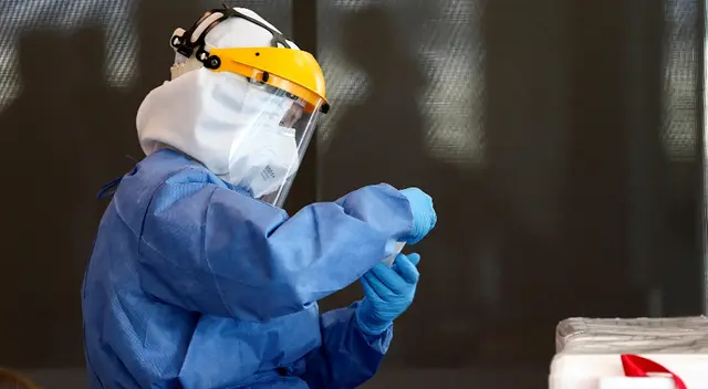 Defensoría se pronuncia sobre cobros de pruebas de clínicas privadas.