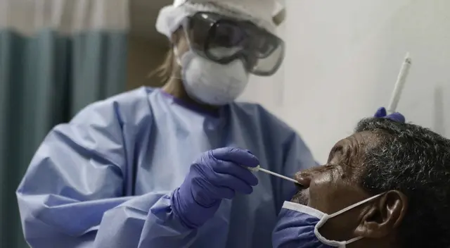 Clínicas privadas cobraban por prueba molecular que el INS hacía gratis.