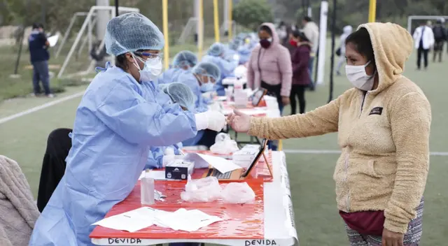 Habilitan espacios para vendedores en San Juan de Miraflores.