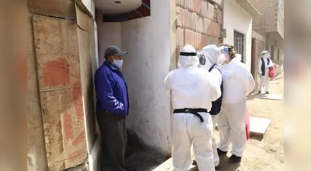 Adultos mayores y personas que padecen de otras enfermedades fueron los primeros en ser atendidos.