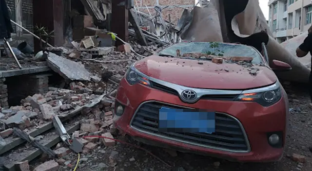 Explosión de camión de gas en China dejó graves daños. Explosión de camión de gas en China dejó graves daños.