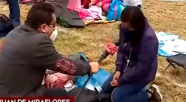 Así como ella, miles de estudiantes peruanos sienten la obligación de trabajar para ayudar económicamente a sus familias y así superar la crisis que viene golpeando al país debido al brote del coronavirus. Así como ella, miles de estudiantes peruanos sienten la obligación de trabajar para ayudar económicamente a sus familias y así superar la crisis que viene golpeando al país debido al brote del coronavirus.