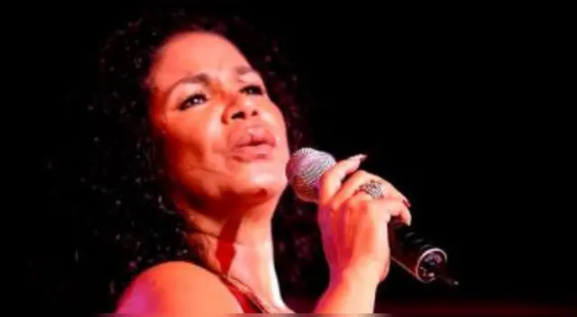 Eva Ayllón aseguró que la cuarentena la ha deprimido, pero no deja que esto le impida cantar y hacer conciertos desde plataformas web. Eva Ayllón aseguró que la cuarentena la ha deprimido, pero no deja que esto le impida cantar y hacer conciertos desde plataformas web.