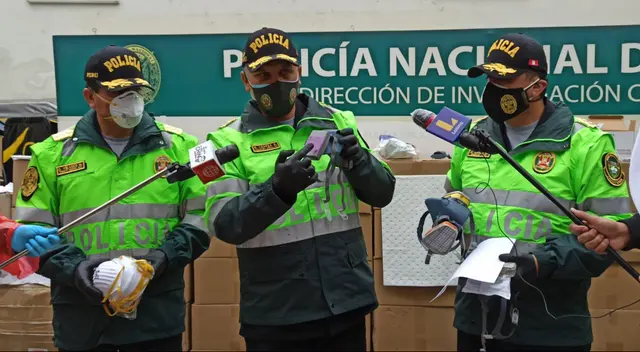 Incautan respiradores y mascarillas en Cercado de Lima.