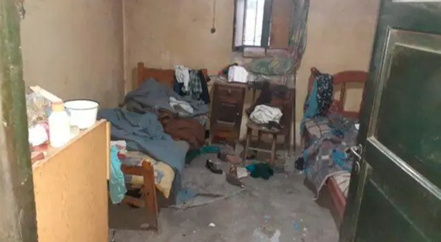 Las ancianas estaban en completo estado de abandono. Las ancianas estaban en completo estado de abandono.