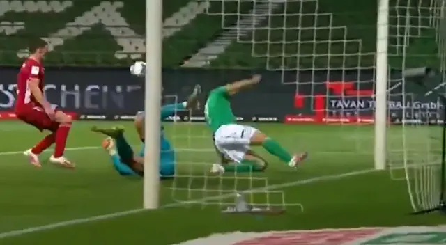 Werder Bremen extrañó el olfato goleador de Claudio Pizarro. Werder Bremen extrañó el olfato goleador de Claudio Pizarro.