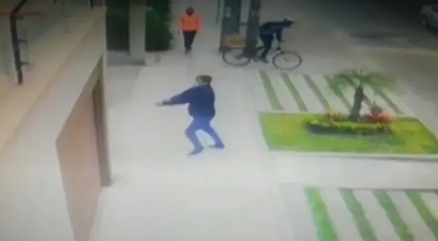 Delincuente apunta con arma a padre e hija en San Borja.