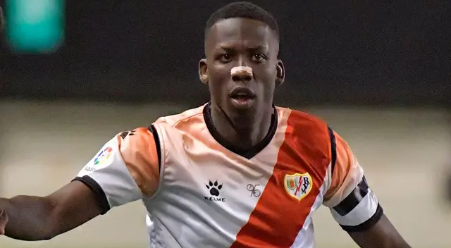 Luis Advíncula estuvo en la victoria del Rayo Vallecano.