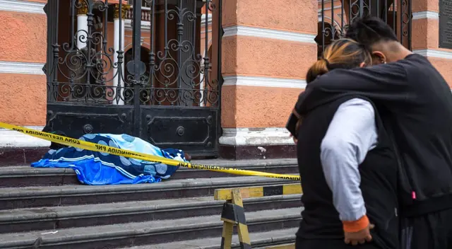 Hombre con síntomas de coronavirus falleció en la calle.