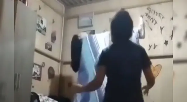 Joven le hace broma de TikTok a su mamá.