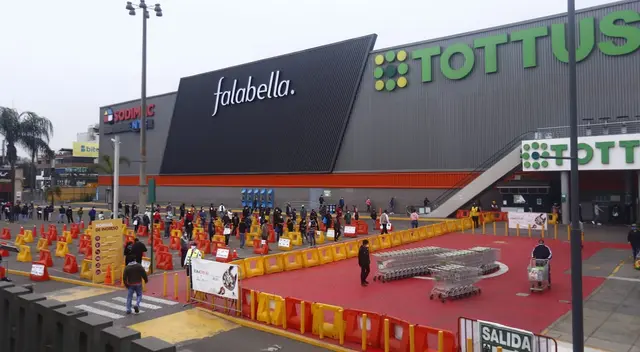 Centros comerciales listos para atender al público.