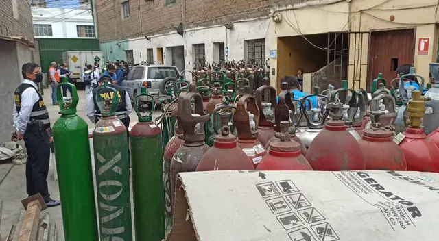 Incautan balones de oxigeno en local clandestino. Incautan balones de oxigeno en local clandestino.