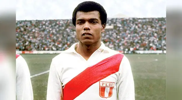 Teófilo Cubillas recordó que se escapó de sus club para jugar la final contra Colombia. Teófilo Cubillas recordó que se escapó de sus club para jugar la final contra Colombia.