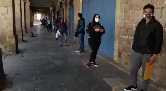 Venezolanos reciben bono de 500 soles.