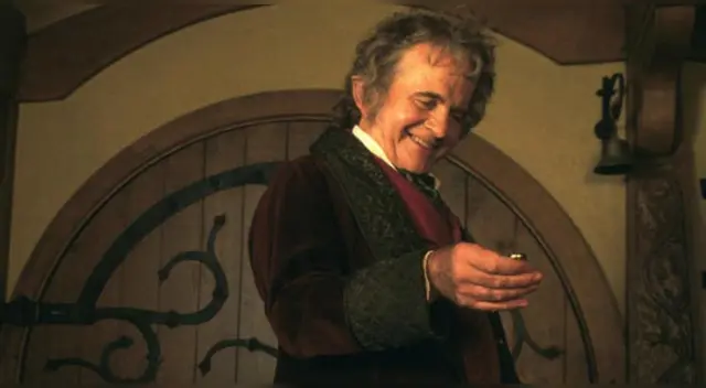 El actor Ian Holm era conocido por interpretar a Bilbo Baggins en las películas del "Señor de los Anillos", entre otros papeles. El actor Ian Holm era conocido por interpretar a Bilbo Baggins en las películas del "Señor de los Anillos", entre otros papeles.