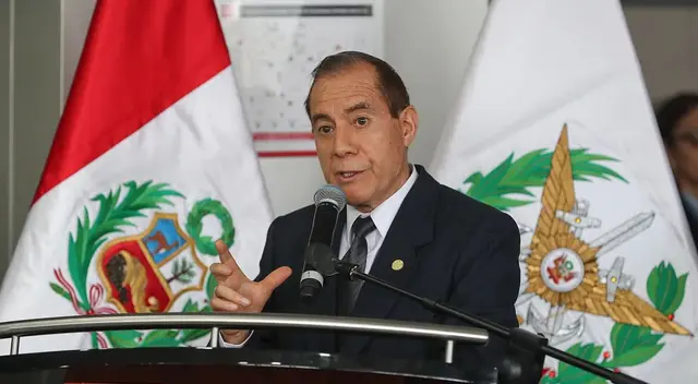 Ministro de Defensa indicó que solo podrá ir una persona por familia a los centros comerciales.