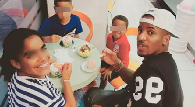 Jefferson Farfán se muestra al lado de sus hijos.