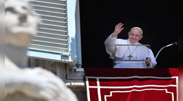 El sumo pontífice realizó la oración del Ángelus asomado desde su ventana del palacio pontificio. Foto: Andreas Solaro / AFP