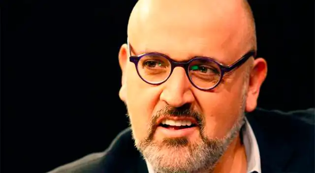 Beto Ortiz declaró para las cámaras de Magaly TV: La Firme, donde habló por primera vez del papá de su mejor amiga Carla García.