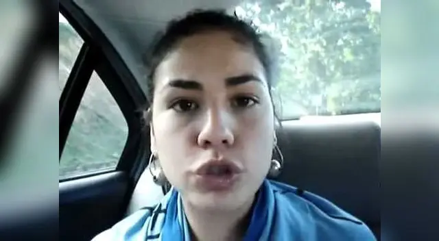 Mujer imita forma de hablar de diferentes países y en varios idiomas Mujer imita forma de hablar de diferentes países y en varios idiomas