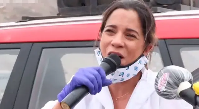 Vanessa Terkes lleva ayuda a  comedores populares.