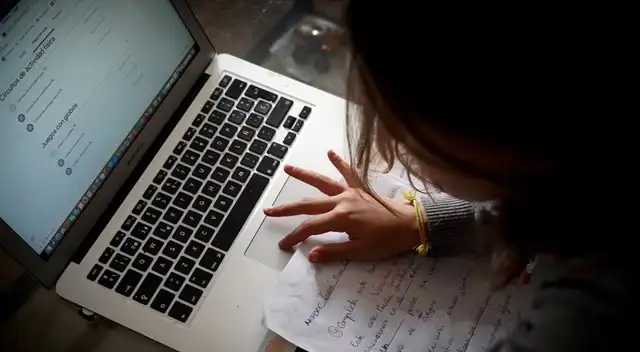 Examen virtual en tiempos de cuarentena | Foto: El Periódico