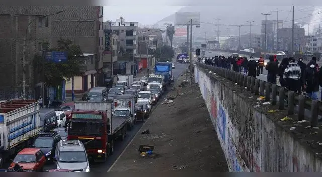 Muchas personas están preocupadas porque no podrán llegar a tiempo a sus trabajos. Foto: Flavio Matos/GLR. Muchas personas están preocupadas porque no podrán llegar a tiempo a sus trabajos. Foto: Flavio Matos/GLR.