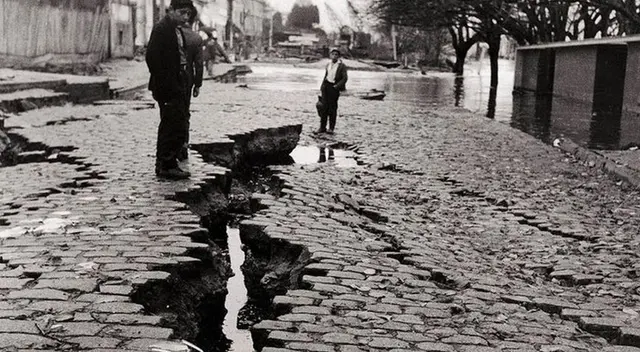 Terremoto dejó cerca de 2 mil muertos y dos millones de personas damnificadas | Foto: La Tercera Terremoto dejó cerca de 2 mil muertos y dos millones de personas damnificadas | Foto: La Tercera