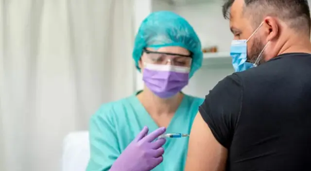 Los investigadores de Rusia trabajan en el desarrollo de la vacuna contra el COVID-19