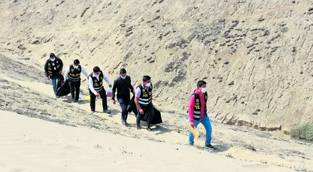 La PNP tras rescatar los cadáveres de los niños