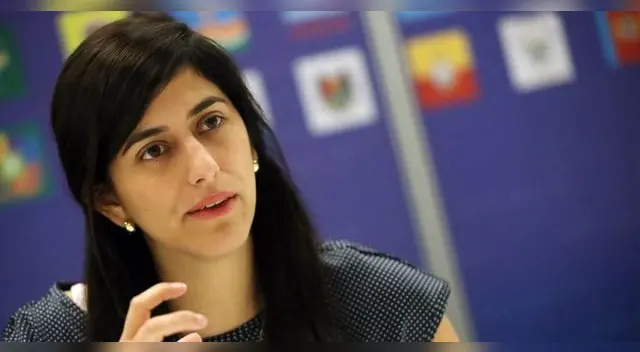 Alva agradeció la presencia de Max Hernández y del Arzobispo, Carlos Castillo, durante este acuerdo.