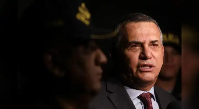 Daniel Urresti llamó " clínicas buitres" por cobrar a pacientes de Covid-19 que no cuentan con el dinero necesario. Daniel Urresti llamó " clínicas buitres" por cobrar a pacientes de Covid-19 que no cuentan con el dinero necesario.