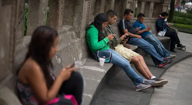 También tendrán acceso ilimitado de red a alta velocidad para poder visitar la página Aprendo en Casa. También tendrán acceso ilimitado de red a alta velocidad para poder visitar la página Aprendo en Casa.